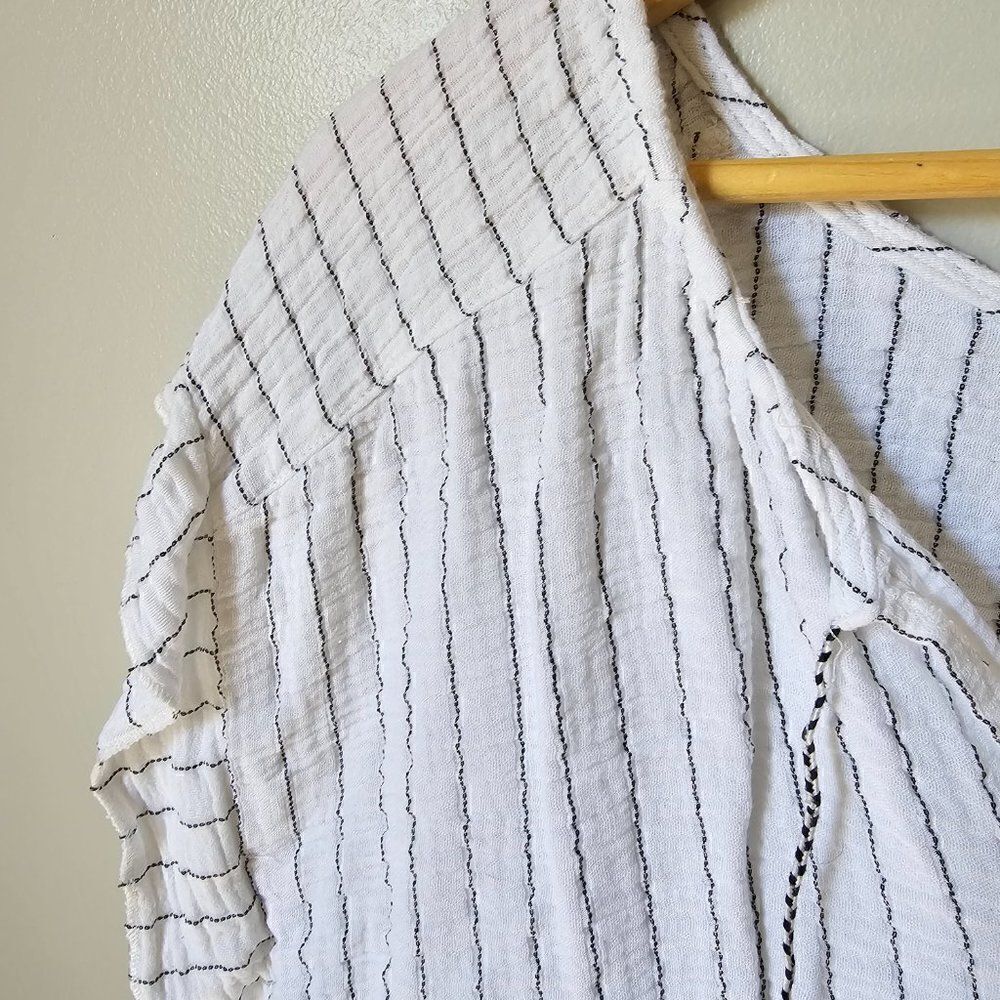 EUC JOIE PIN STRIPED SPLIT V NECK TASSEL ACCENT LOOSE FIT TOP SIZE L - Picture 8 of 15